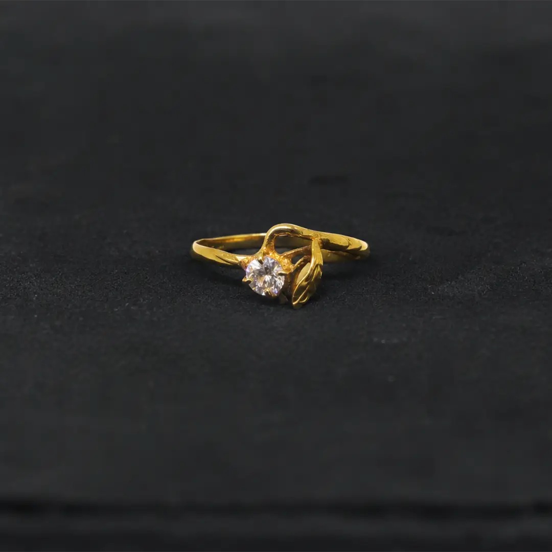Leaf Crest Gold Ring