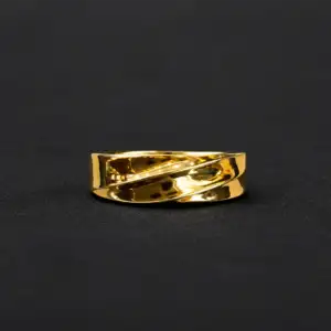 Openwork Ribbon Gold Ring